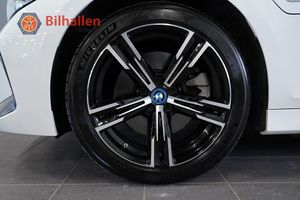 BMW 330 bild 9