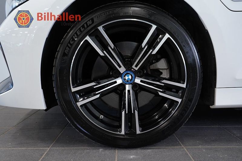 BMW 330 bild 9