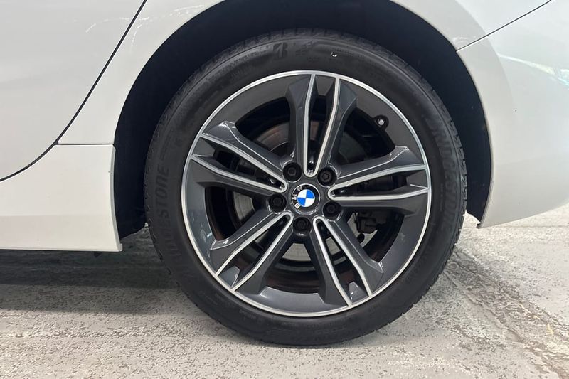 BMW 120 bild 14