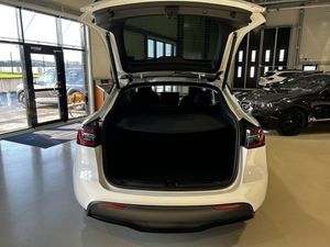 Tesla Model Y bild 5