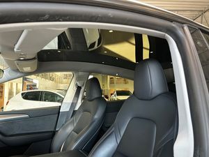 Tesla Model Y bild 15