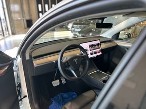 Tesla Model Y bild 7