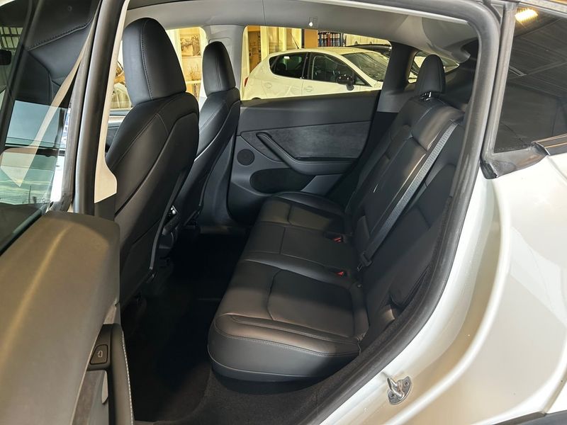 Tesla Model Y bild 9