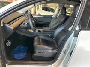 Tesla Model Y bild 8