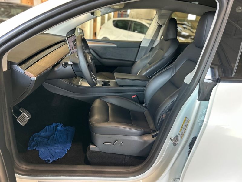 Tesla Model Y bild 8
