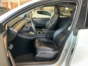 Tesla Model Y bild 8