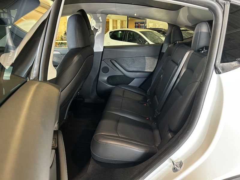 Tesla Model Y bild 9