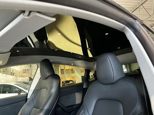 Tesla Model Y bild 15