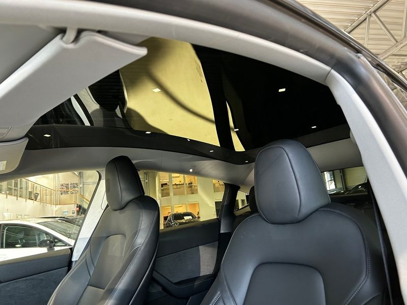 Tesla Model Y bild 15
