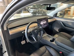 Tesla Model Y bild 7
