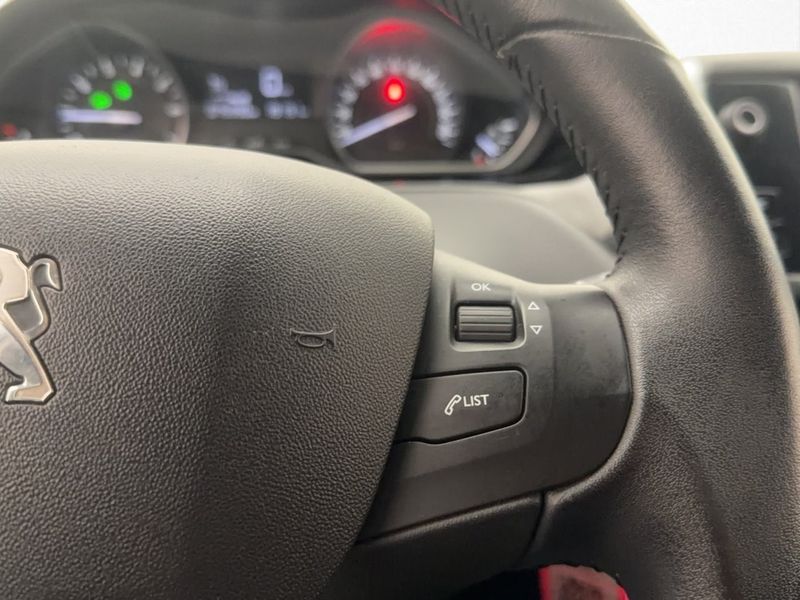 Peugeot 208 bild 17