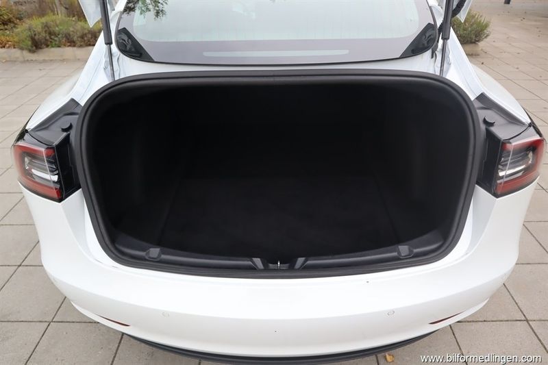 Tesla Model 3 bild 8
