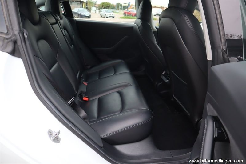 Tesla Model 3 bild 11
