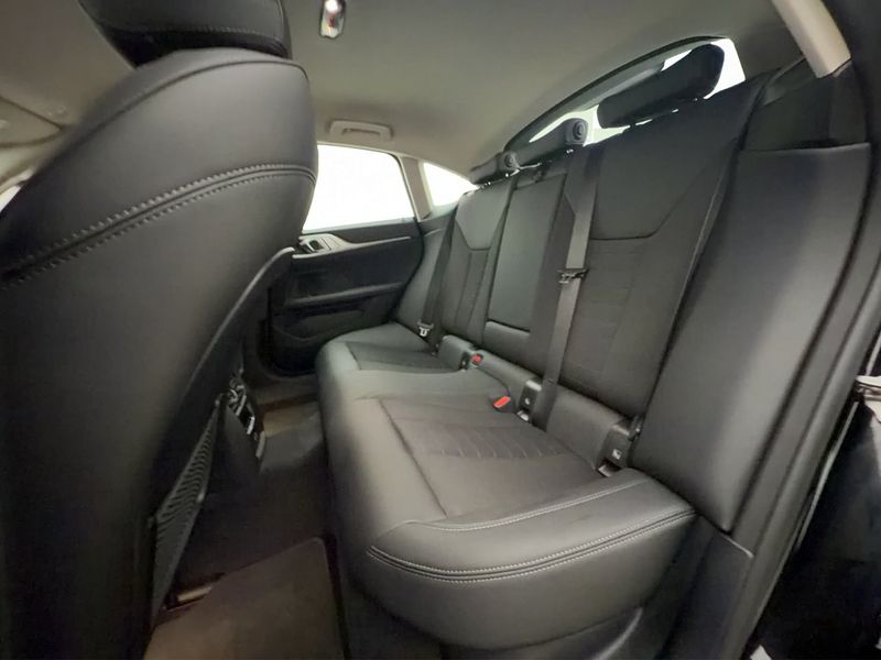 BMW i4 bild 31