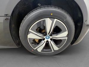 BMW i4 bild 37