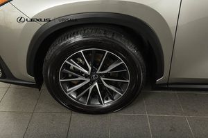 Lexus NX bild 22