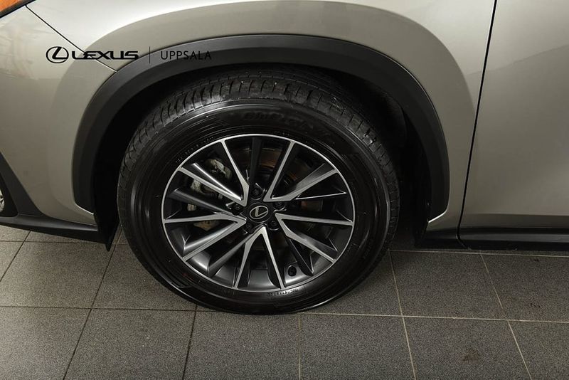 Lexus NX bild 22