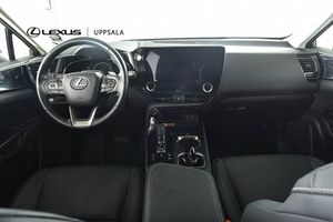 Lexus NX bild 8
