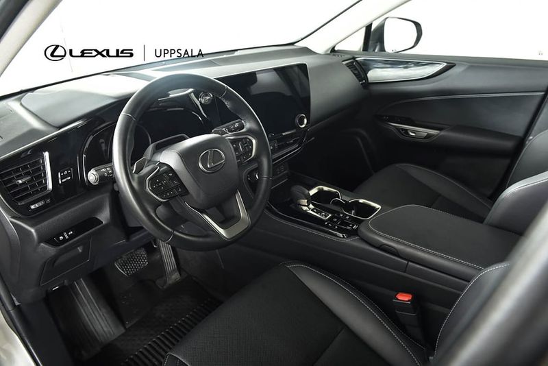 Lexus NX bild 6