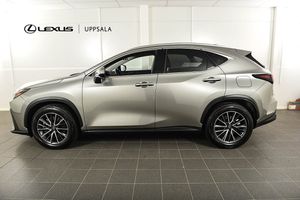 Lexus NX bild 2