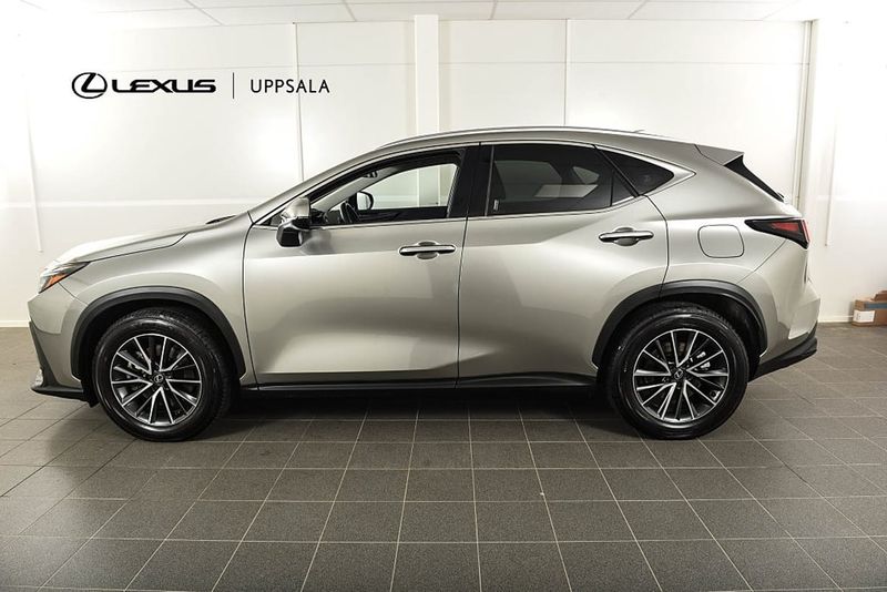 Lexus NX bild 2