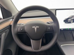 Tesla Model Y bild 15