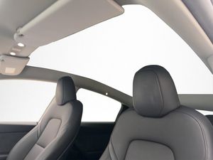 Tesla Model Y bild 13