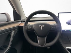 Tesla Model Y bild 15