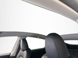 Tesla Model Y bild 13