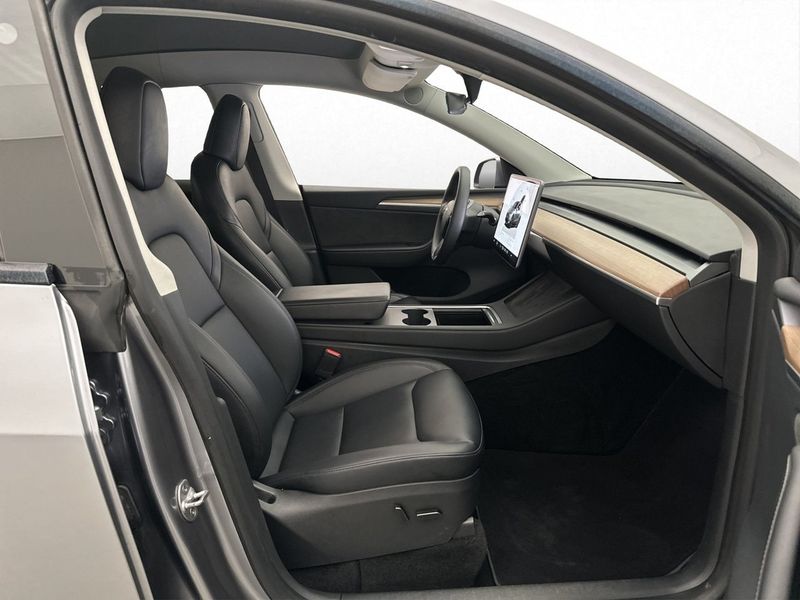 Tesla Model Y bild 24
