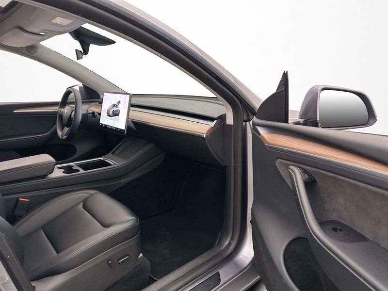 Tesla Model Y bild 25