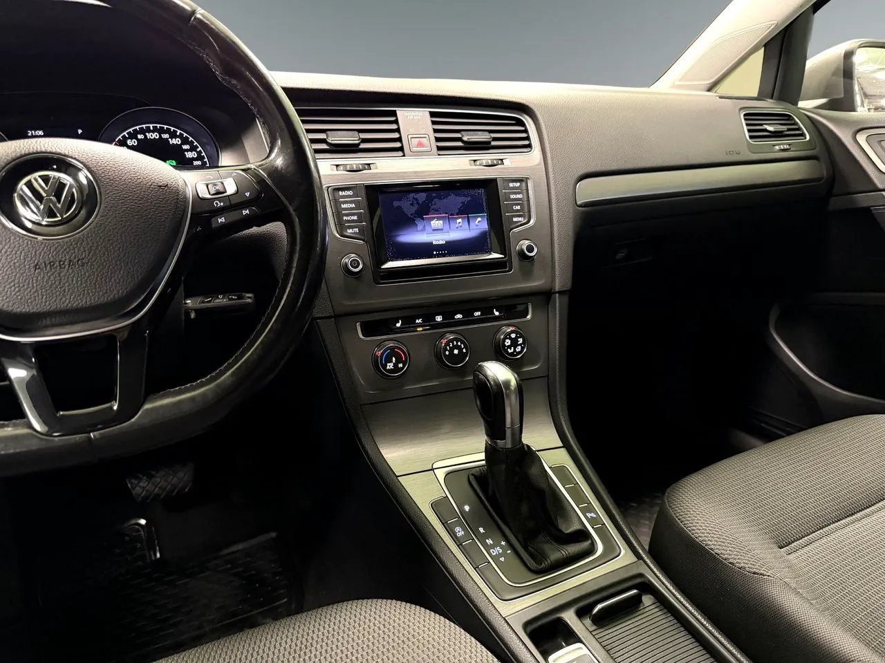 Vehicle image 15
