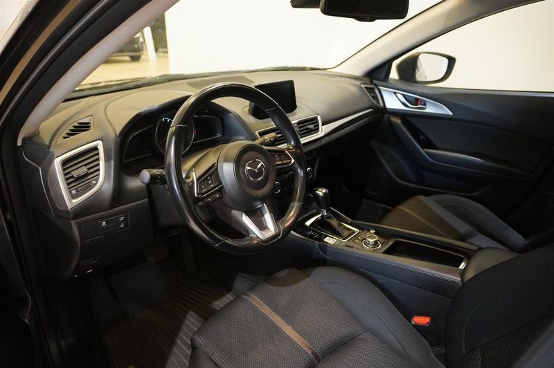 Mazda 3 bild 2