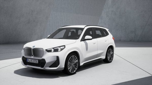 BMW iX1 eDrive20 M Sport Rattvärme Drag H/K 20" Comfort Access - 2026