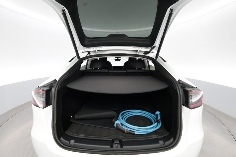 Tesla Model Y bild 24