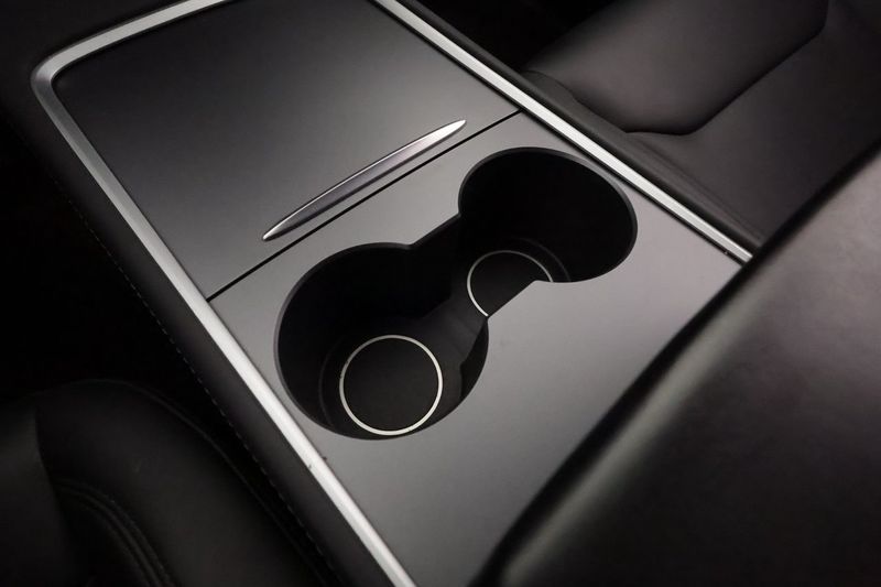 Tesla Model Y bild 23
