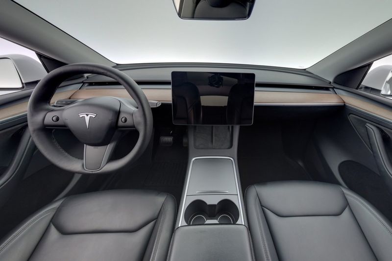Tesla Model Y bild 13