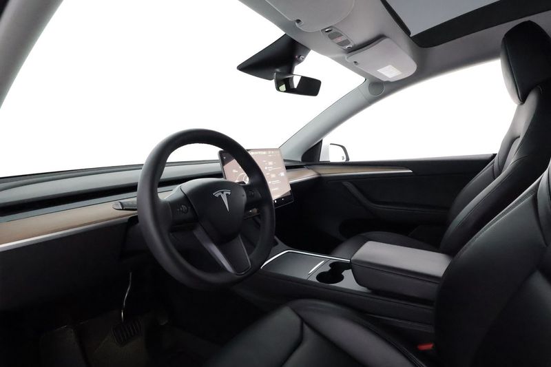 Tesla Model Y bild 11