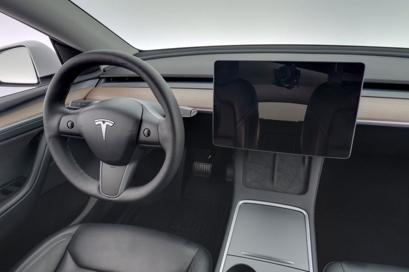 Tesla Model Y bild 15