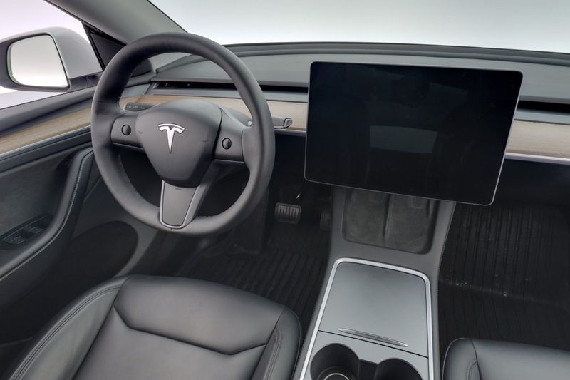 Tesla Model Y bild 15
