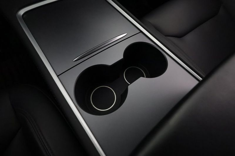 Tesla Model Y bild 23