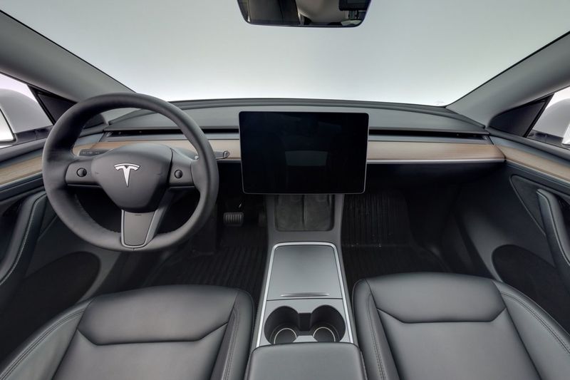 Tesla Model Y bild 13