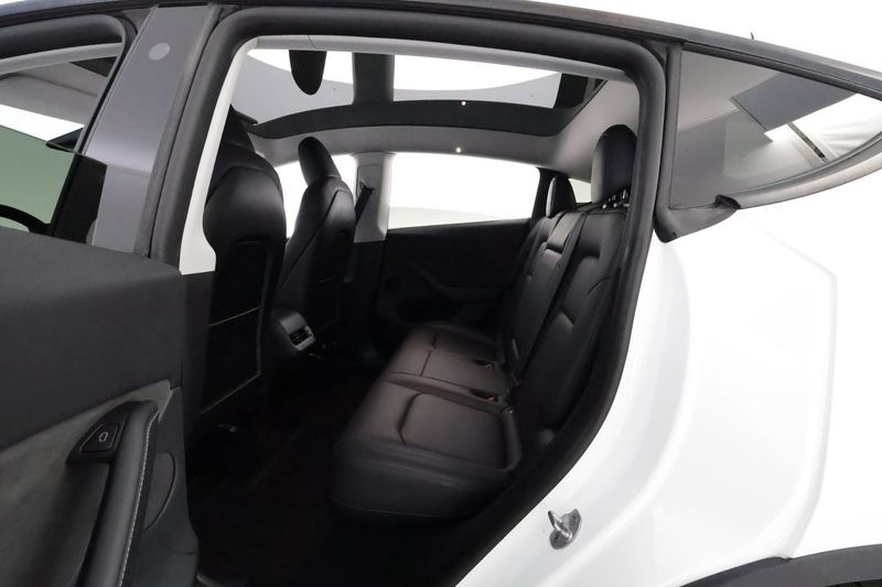 Tesla Model Y bild 12