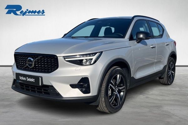 Volvo XC40 B3 FWD Bensin Plus Dark - 2025