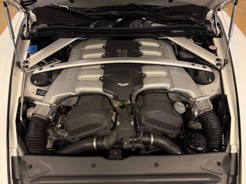 Aston Martin DB9 bild 26