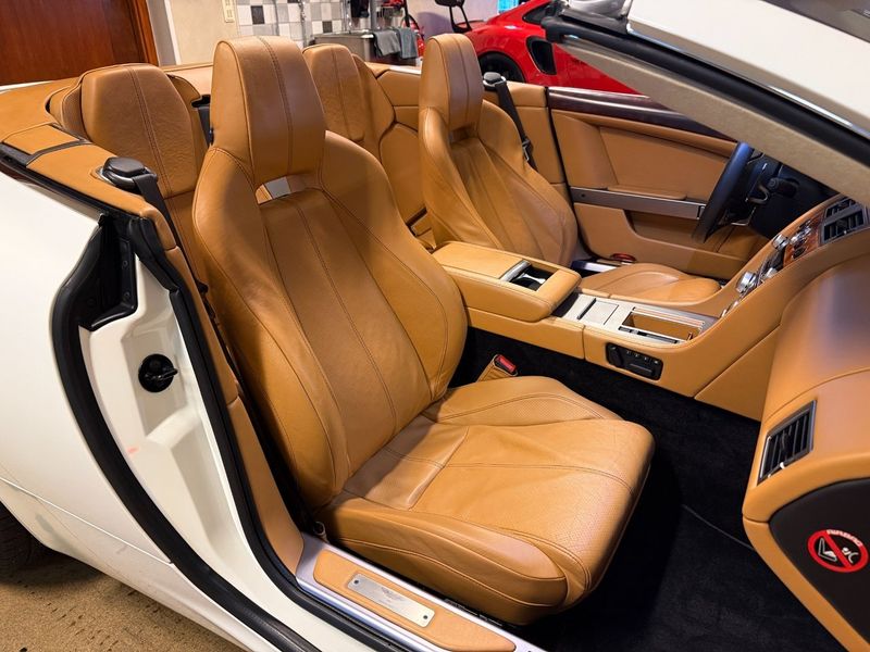 Aston Martin DB9 bild 18