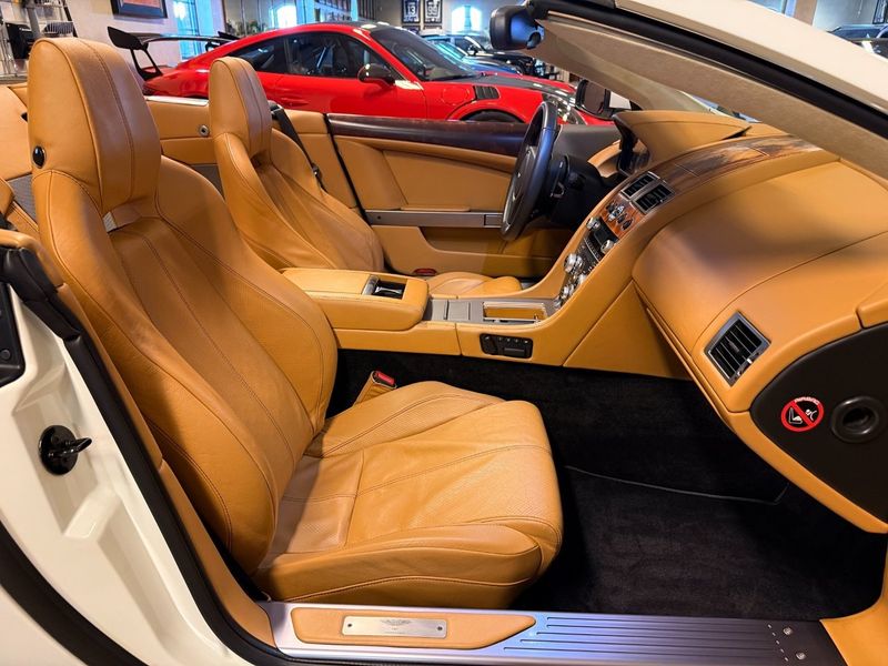 Aston Martin DB9 bild 16