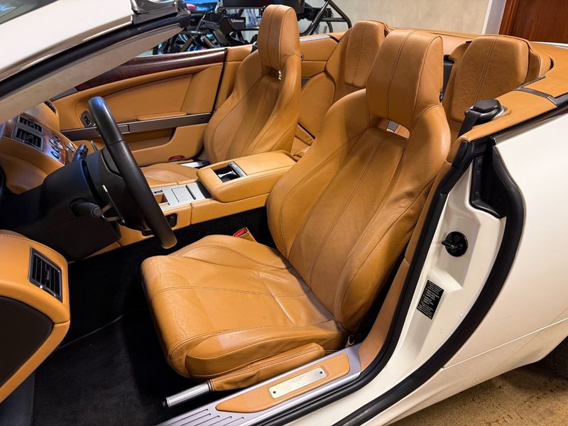 Aston Martin DB9 bild 15