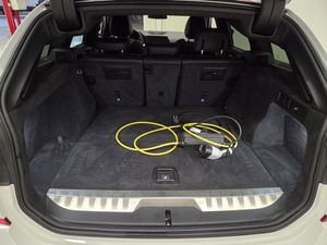 BMW 330 bild 8