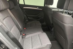 Volkswagen Passat bild 8